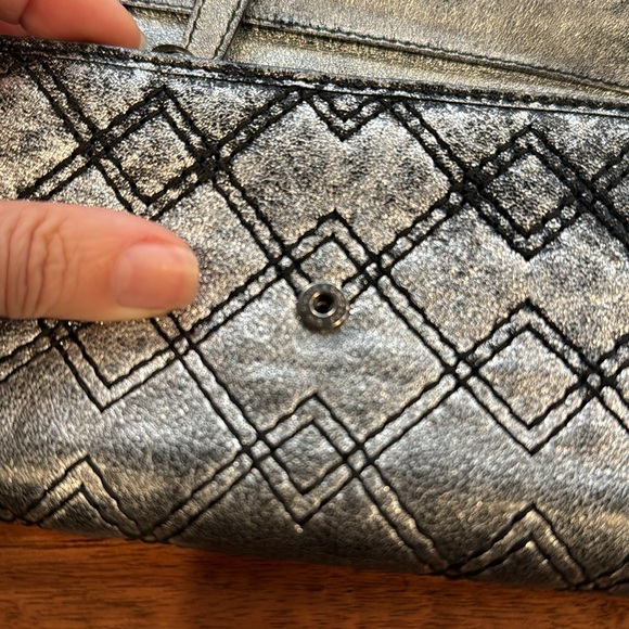 Authentic Dolce & Gabbana wallet - metallic leather with two zipped pockets NWOT - Picture 13 of 14